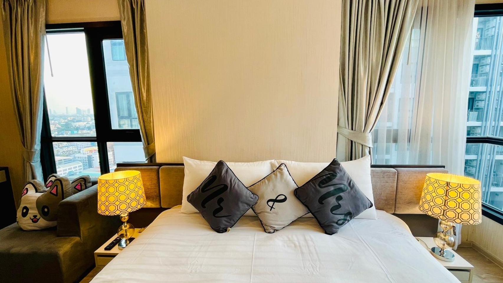 The Base Central Pattaya 2 Bed 2 Bath By Numam Exteriör bild
